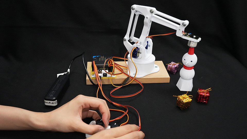 写真、教材のロボット