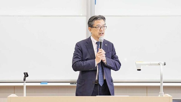 園田学園女子大学の大江篤学長