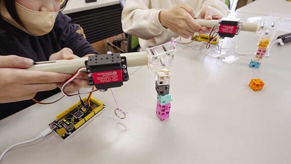 ロボット工作体験「パクパクハンド」（ロボメイツ）