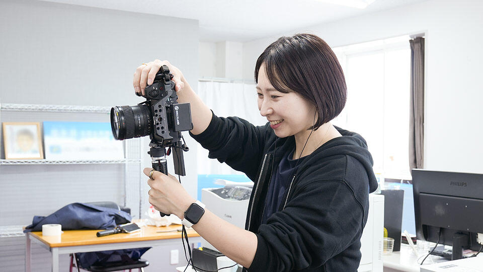 写真、撮影するカメラマン